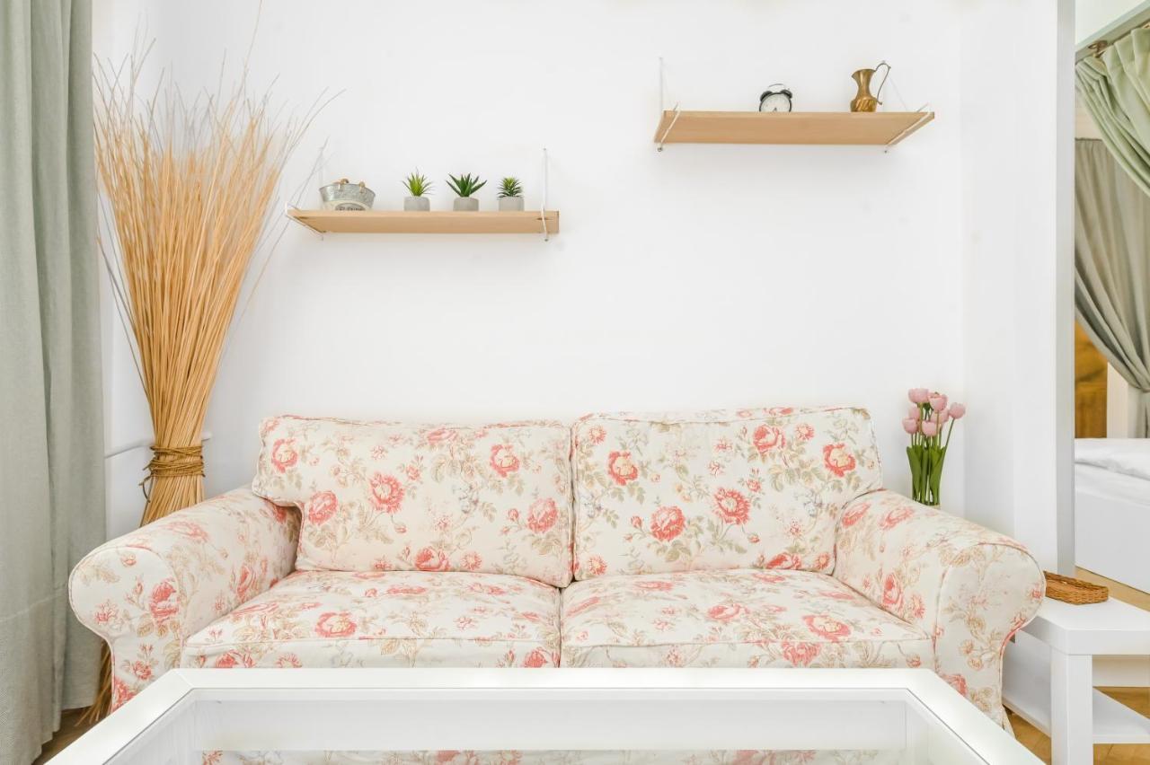 Apartment Floral Retreat In Center By Flat Mаnager *