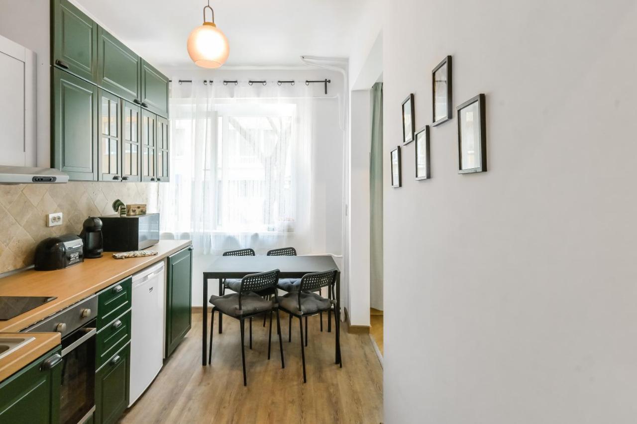 Apartment Floral Retreat In Center By Flat Mаnager